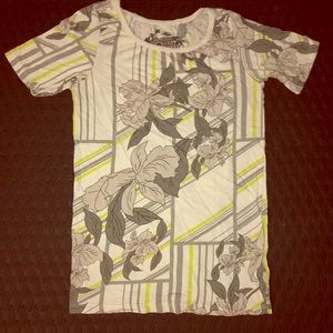 Modern floral top, extra comfy!